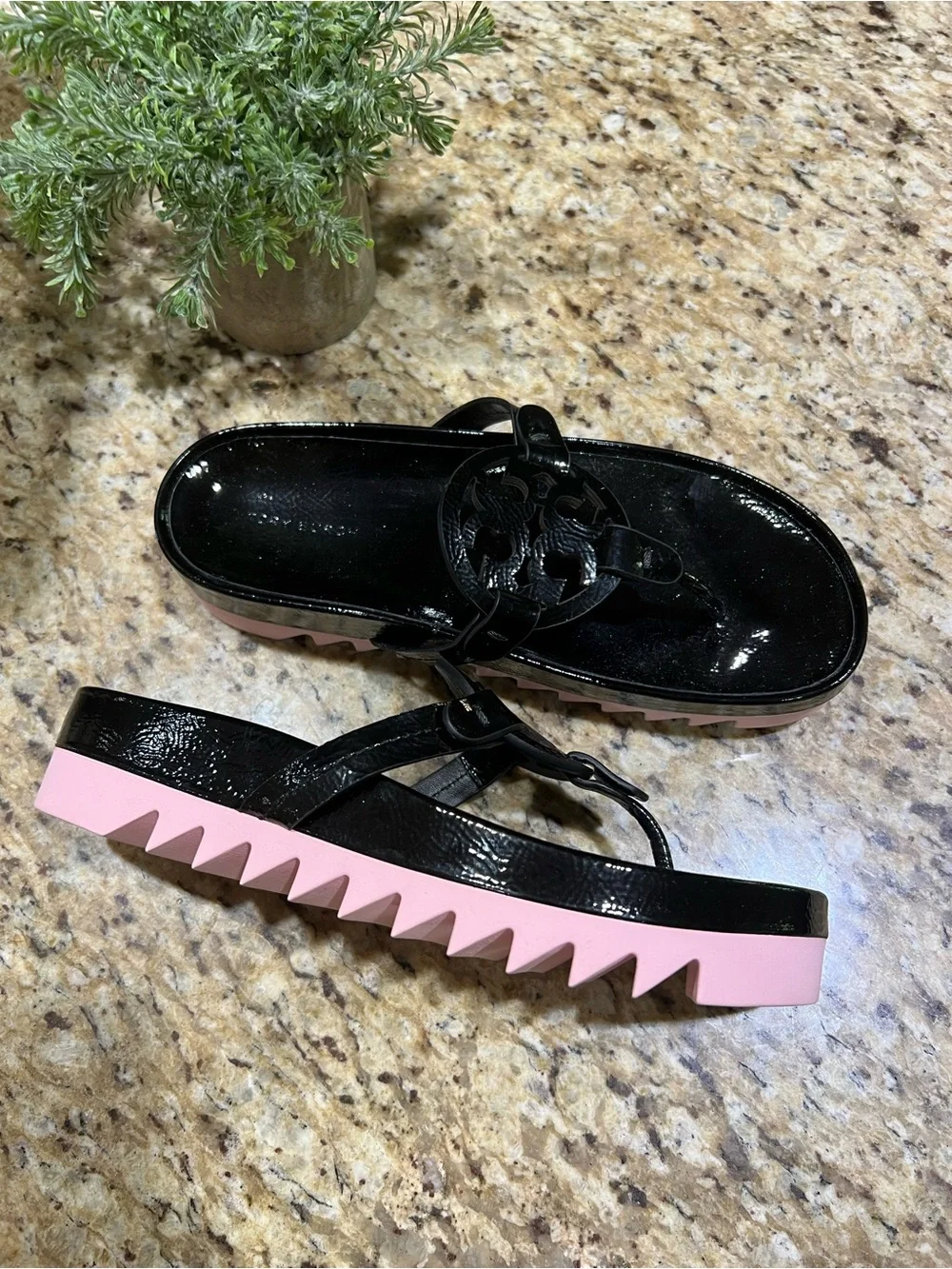 Tory Burch Miller Cloud Lug Thong Sandals in Black & Pink 8.5